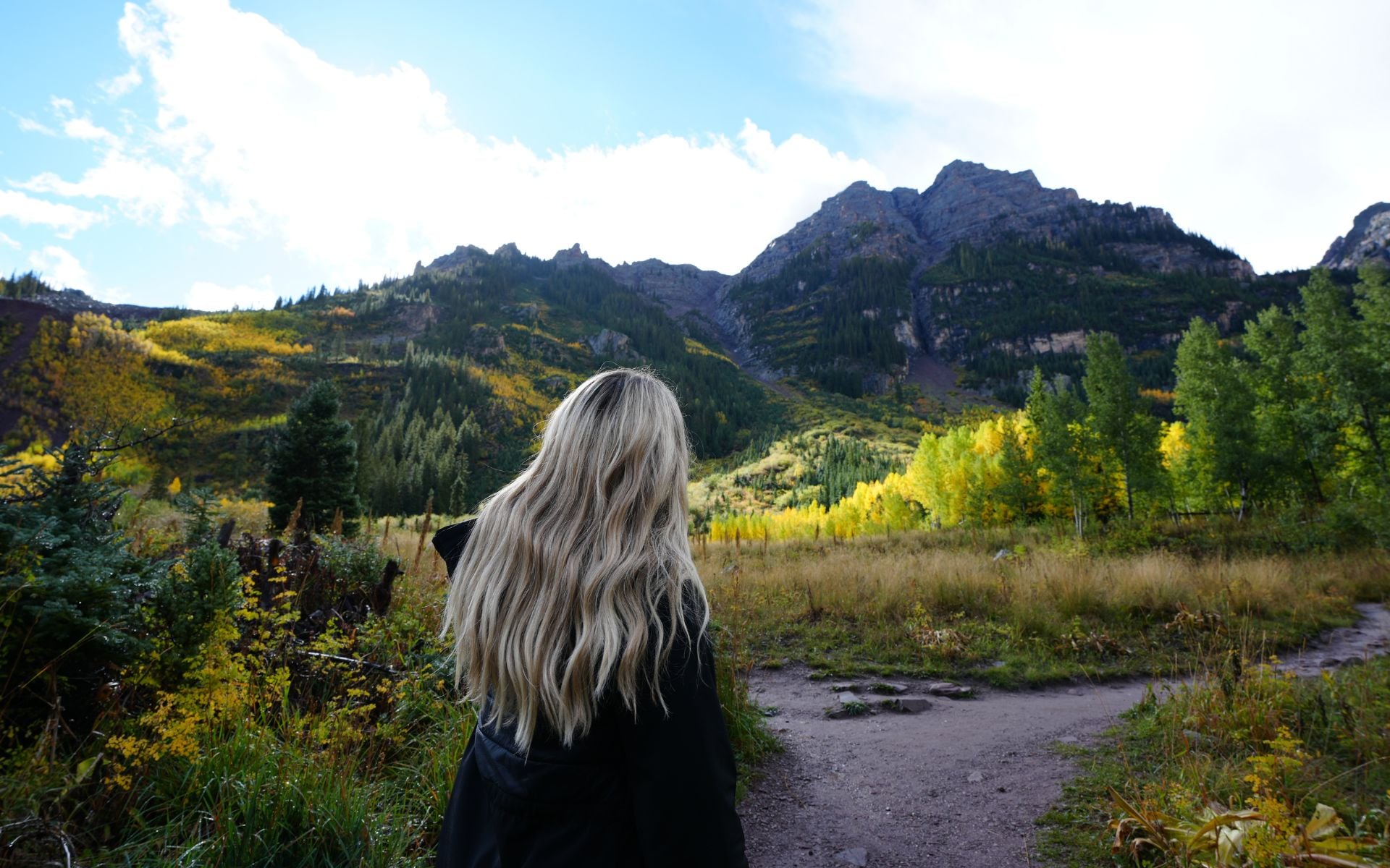 woman hiking in the Aspen Mountains